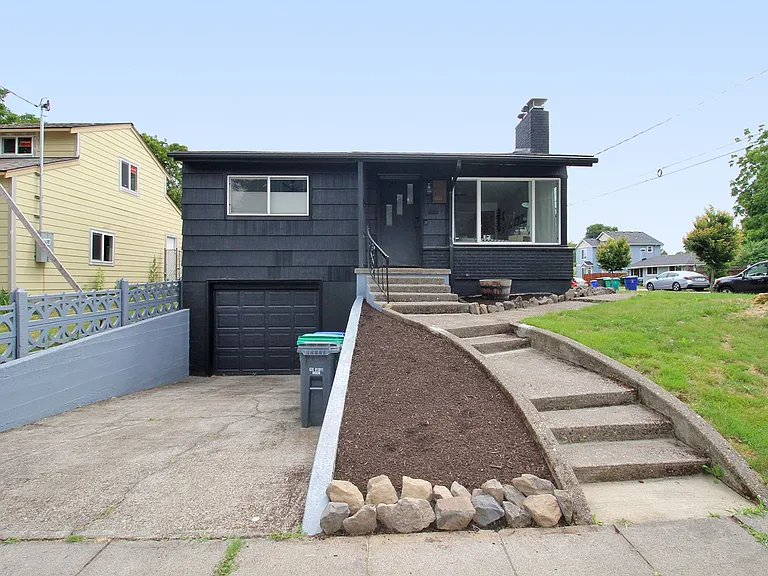 9706 N Van Houten Ave — Photo 2
