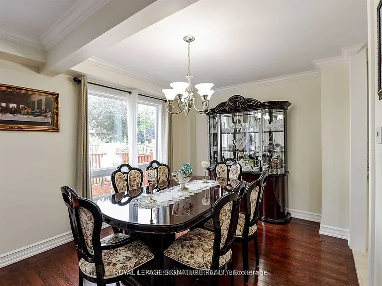 6222 Fullerton Cres — Photo 14