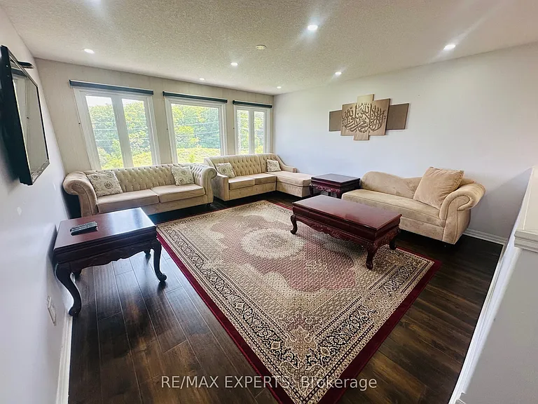 87 Newcastle Dr W — Photo 11