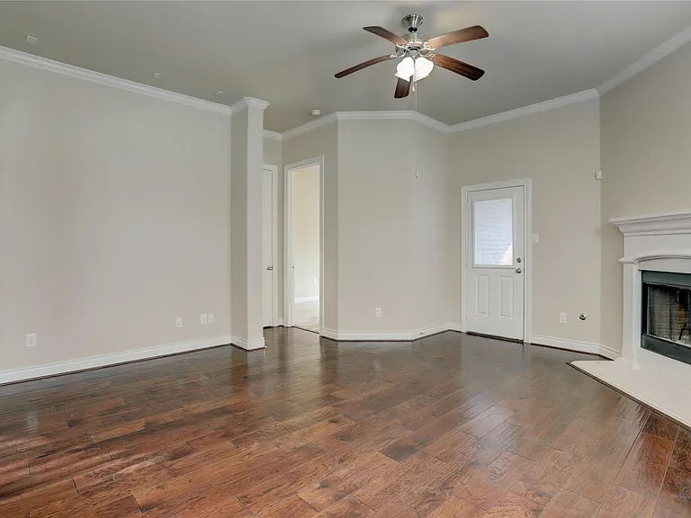 606 Sabinal St — Photo 15