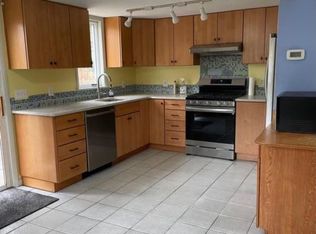 19 Woodchuck Ln, East Setauket, NY 11733