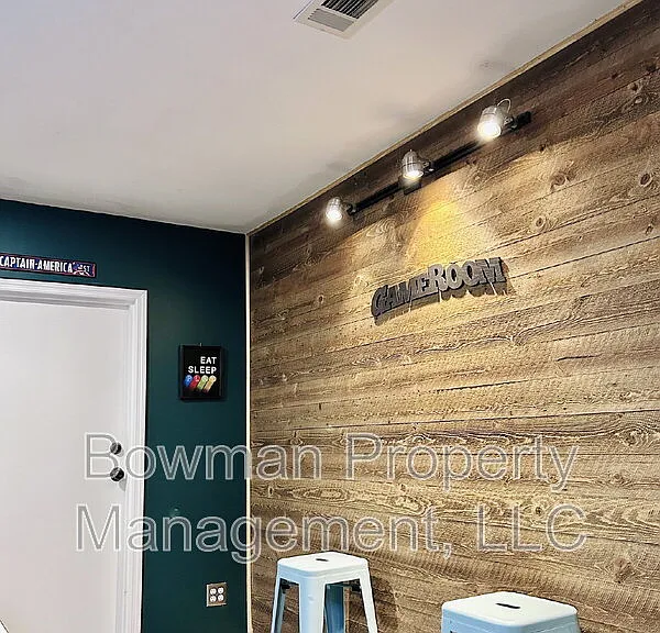 255 Camelot Dr — Photo 17