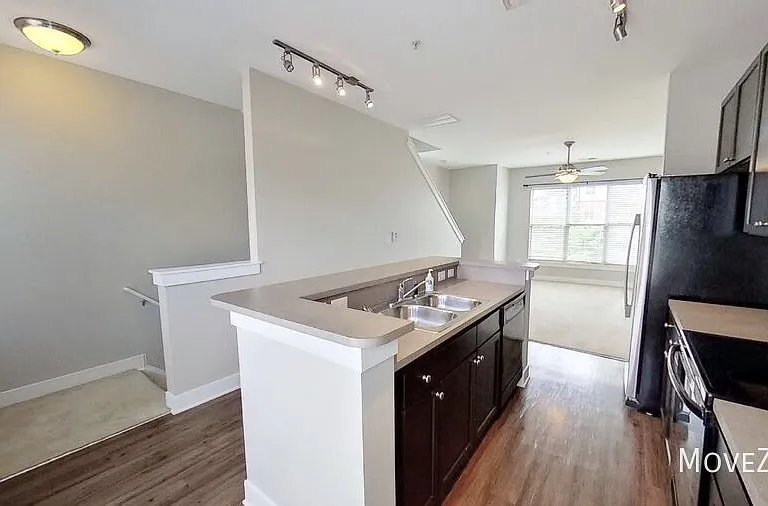 827 Seigle Point Dr — Photo 23