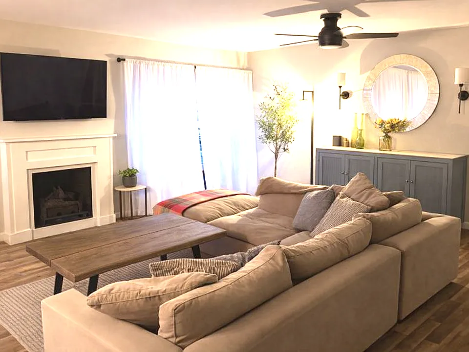 2537 Navarra Dr