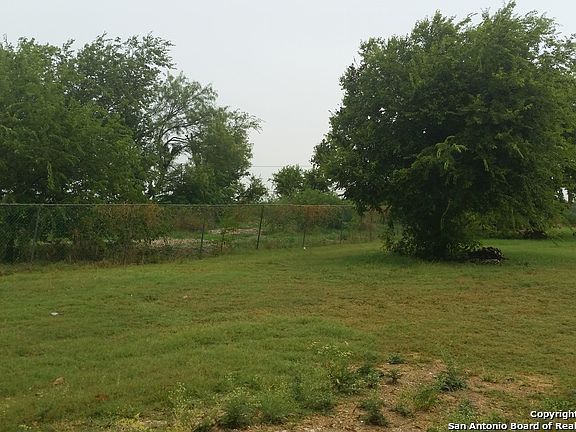 3rd image of 323 Stutts Dr