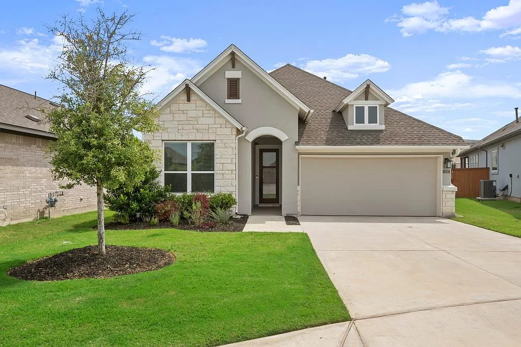3 bed, 2.0 bath, 1738 sqft, $2,387 — Photo 1