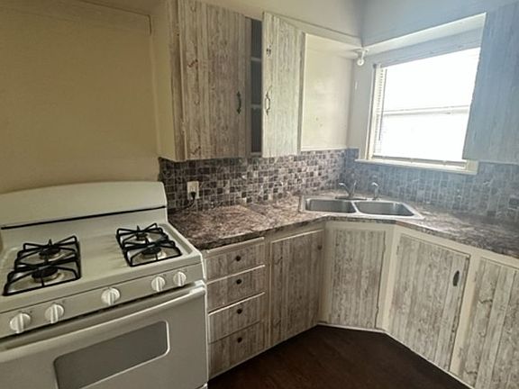3rd image of 1226 Shelton St