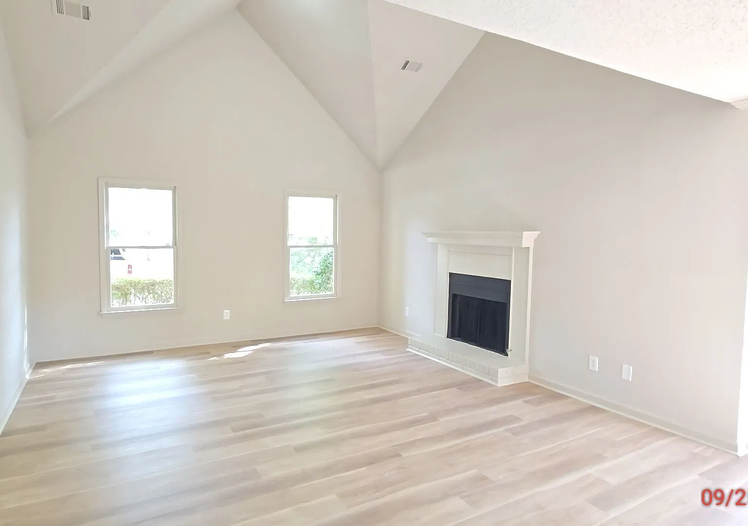 2 bed, 2.5 bath, 1362 sqft, $1,650 — Photo 2