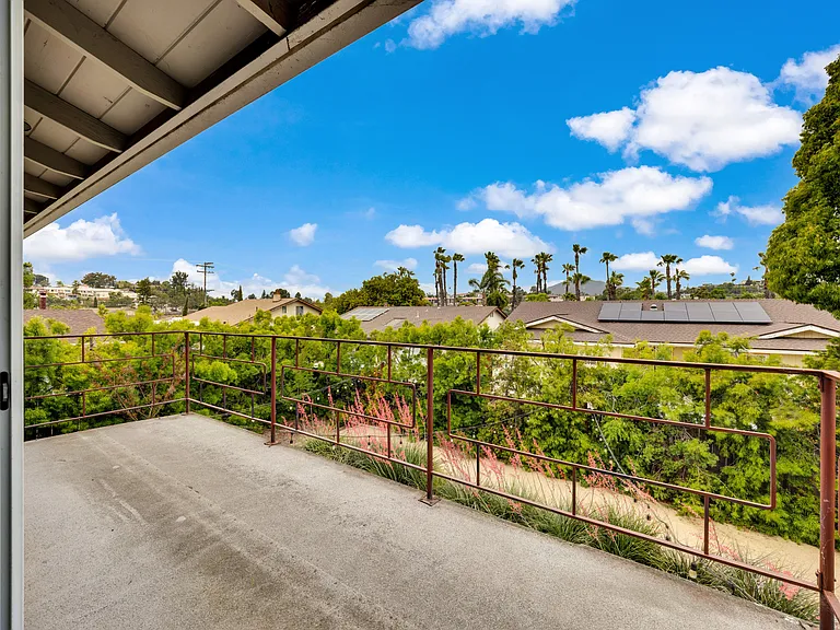 5621 Morro Way — Photo 44