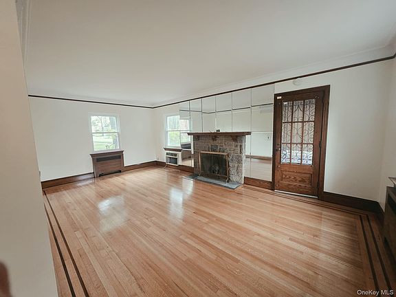 2nd image of 18015 Dalny Rd