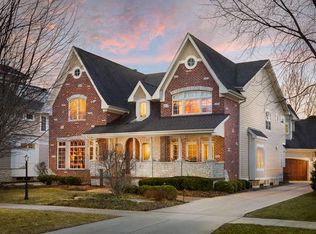 21 S West St, Naperville, IL 60540