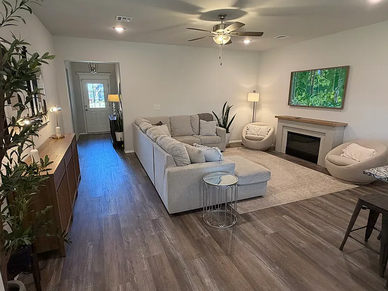 12408 S Maplewood Ave — Photo 4