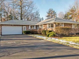 2 Oak Dr, Albany, NY 12203