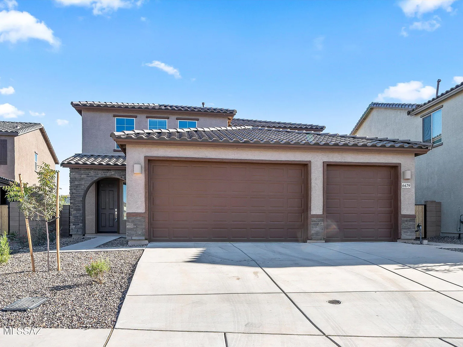 4 bed, 3.5 bath, 3005 sqft, $2,600 — Photo 1