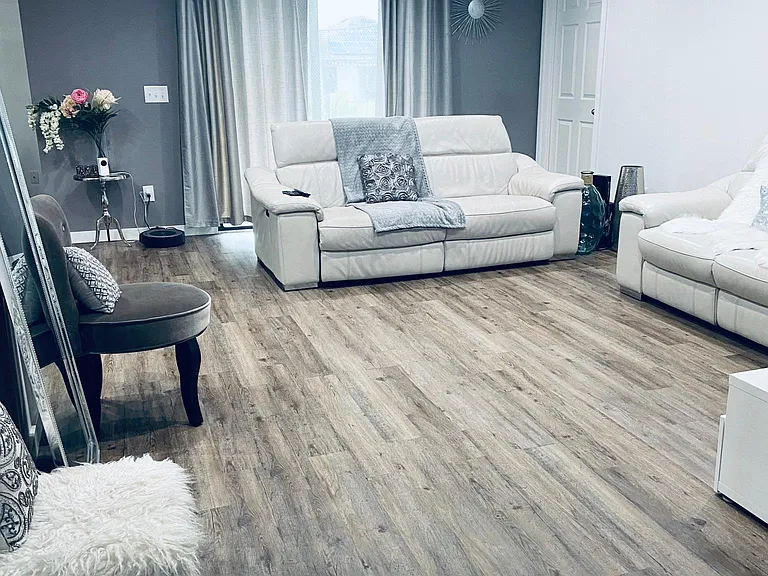 890 Woodlark Dr — Photo 2