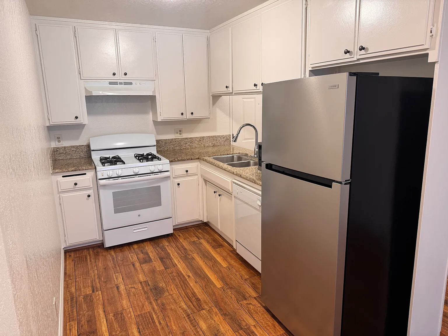 1 bed, 650 sqft, $2,045 — Photo 2
