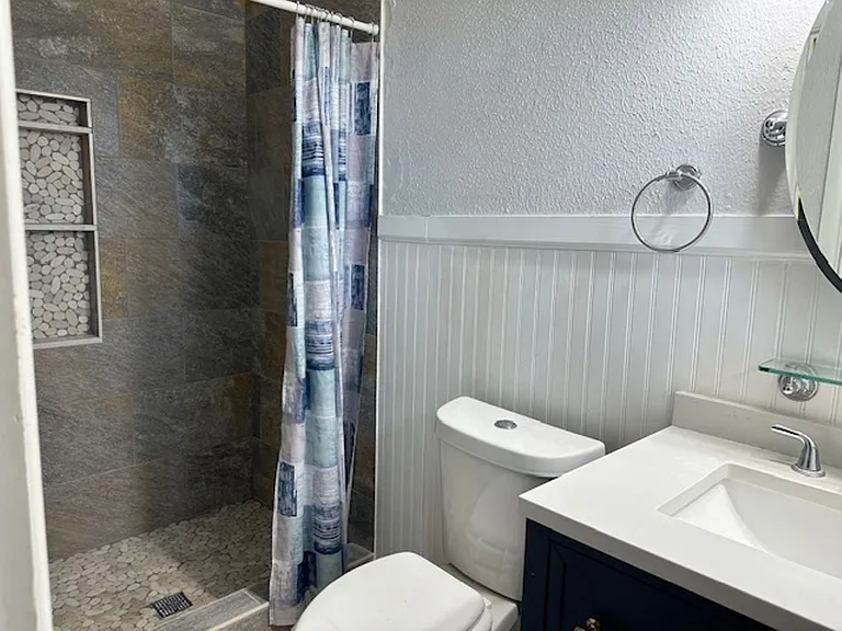 817 E Carroll Ln — Photo 13