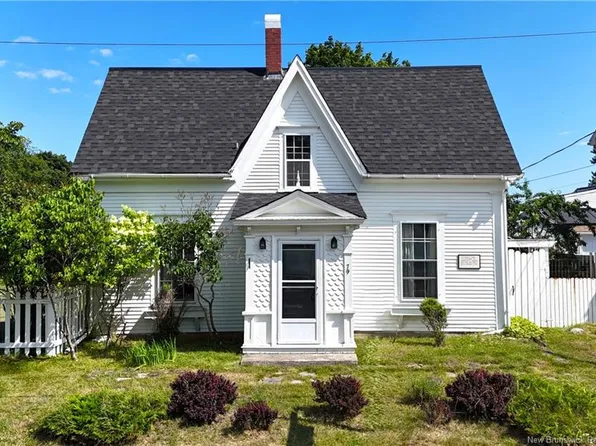 79 Frederick St, Saint Andrews, NB E5B 1Y9