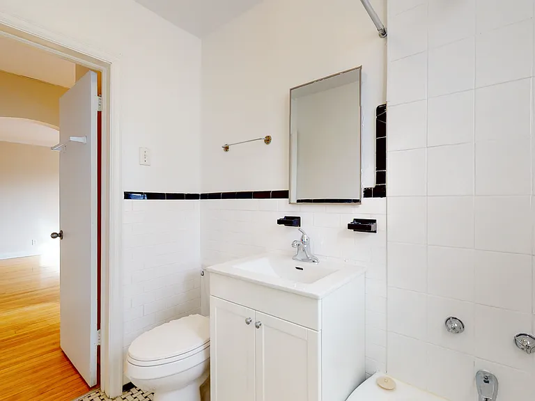 385 Besserer St — Photo 37