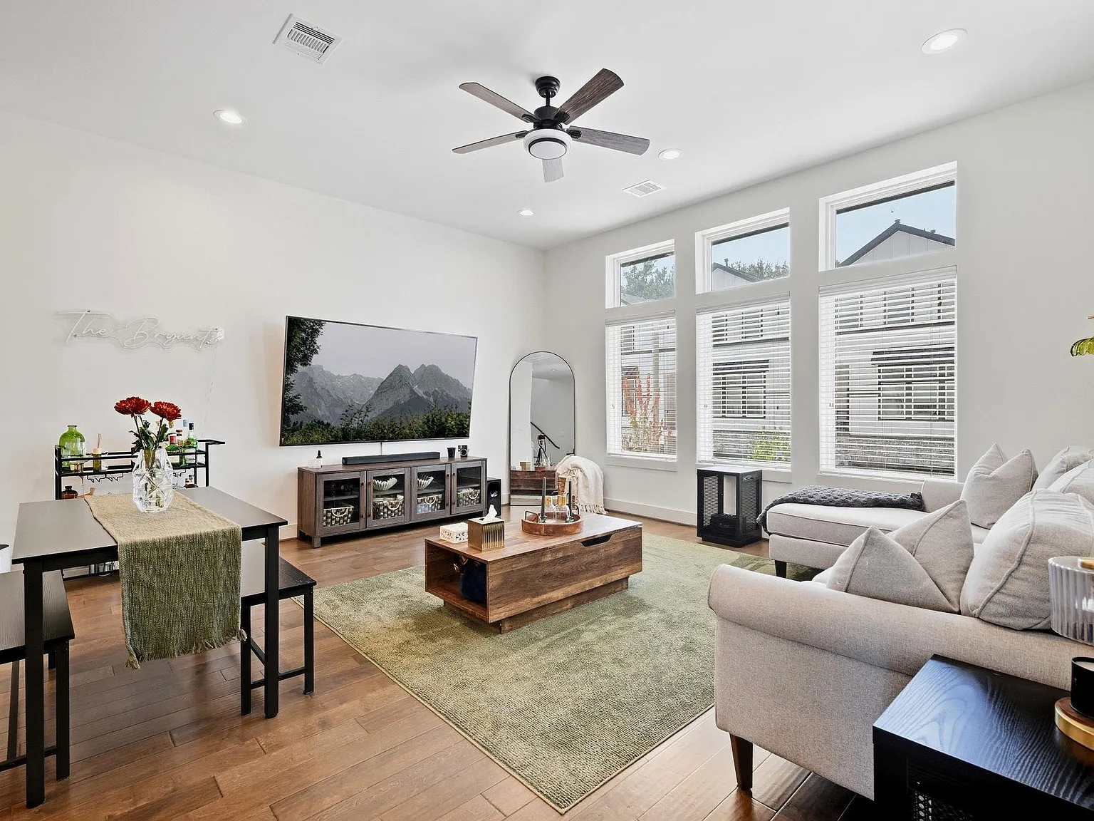 3 bed, 3.5 bath, 1852 sqft, $2,900 — Photo 2