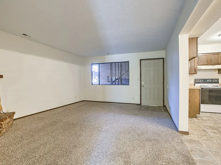1025 E St — Photo 7