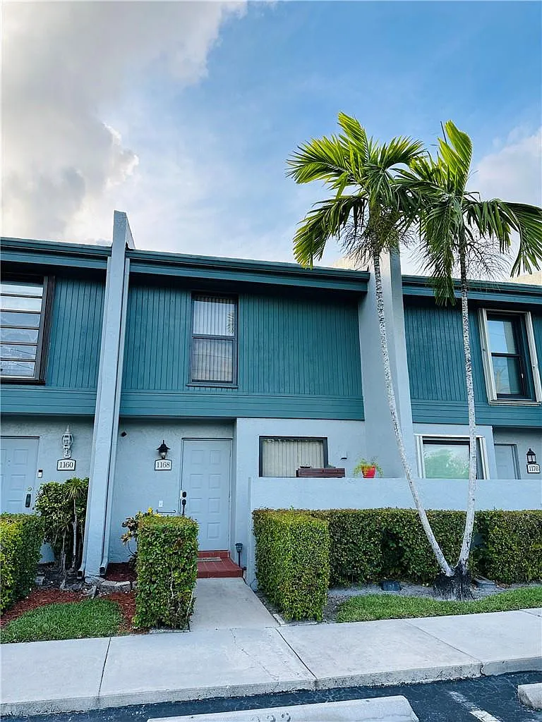 2 bed, 2.5 bath, 1214 sqft, $2,600 — Photo 1