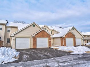 909 Park St APT 101, Oregon, WI 53575