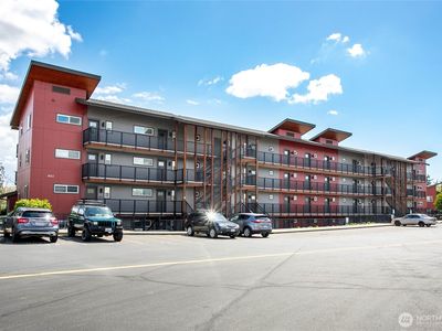 1882 Front Street #104, Lynden, WA, 98264