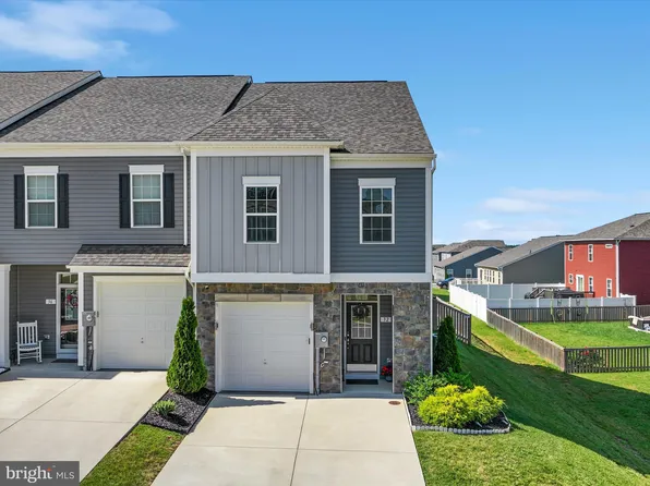 32 Tuxford Rd, Falling Waters, WV 25419