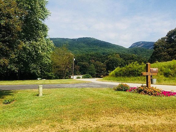 Pink and Yonah Mountain