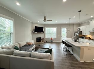 455 Fairview Cir, Roswell, GA 30076