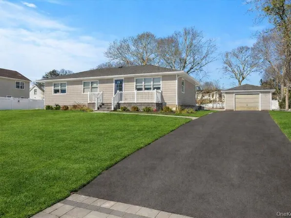 1150 Ruth Rd, Mattituck, NY 11952