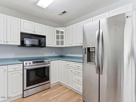 3rd image of 805 Valley Forge Court
