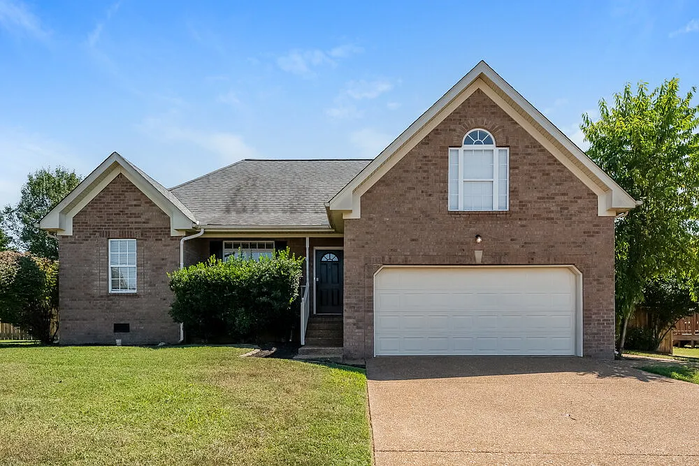 3 bed, 2.0 bath, 1812 sqft, $2,615 — Photo 1