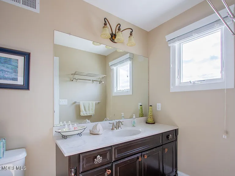 556 Pike Ave — Photo 10
