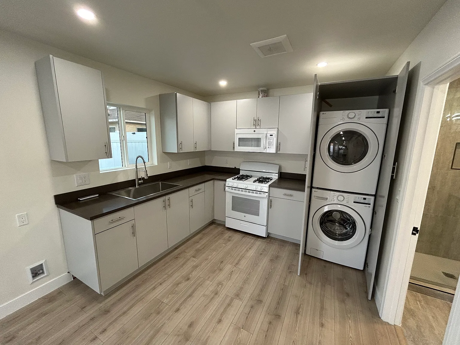 1 bed, 380 sqft, $2,150 — Photo 2