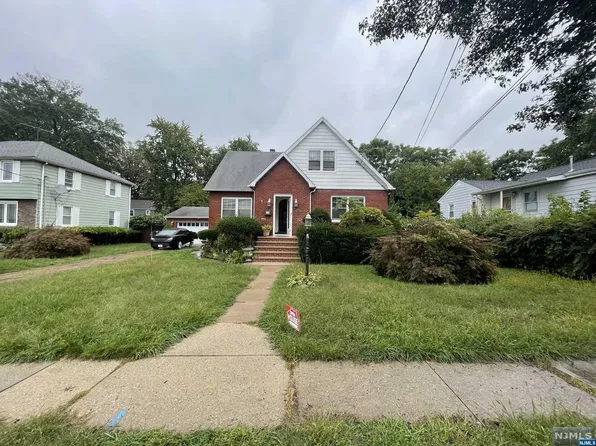 261 Grove St, Lodi, NJ 07644