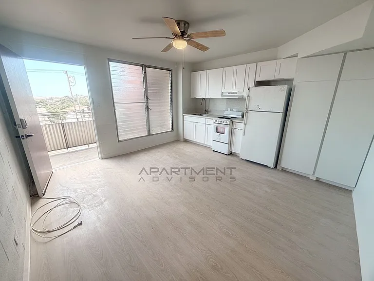 1218 N School St — Photo 3