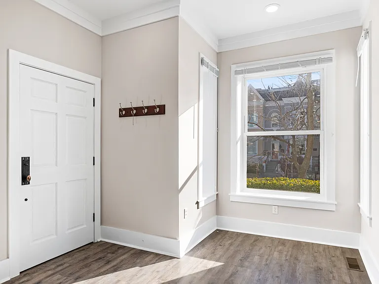 52 Q St NE #1 — Photo 18