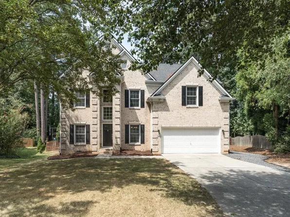 102 Wexwood Ct, Cary, NC 27519