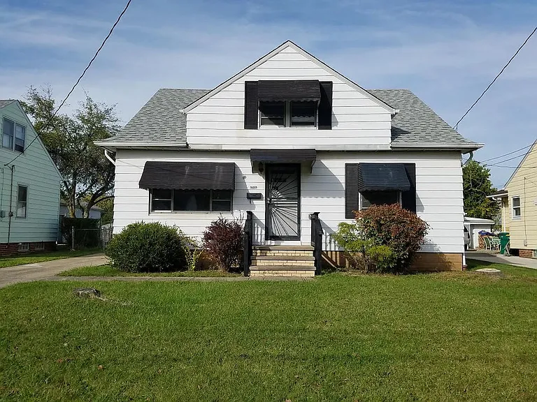 16009 Ramage Ave — Photo 1