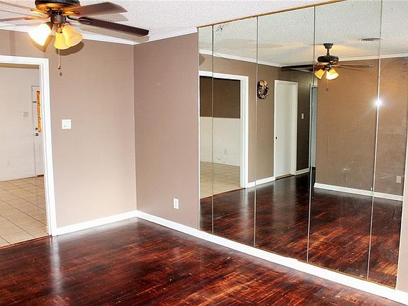 2nd image of 2401 Patricia Ln