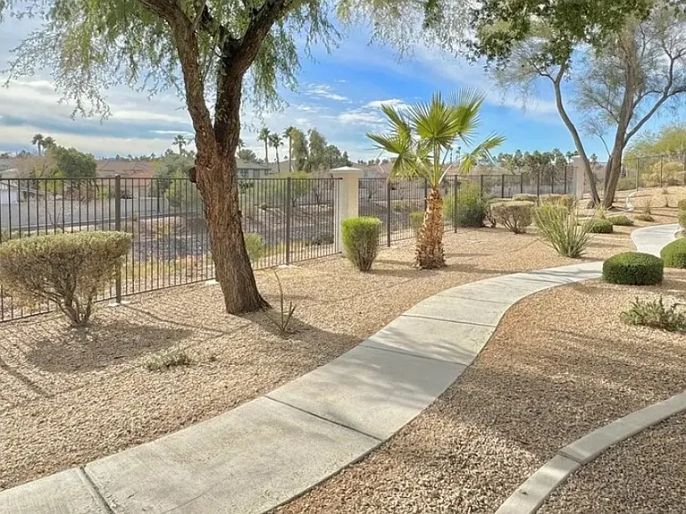 2325 Windmill Pkwy — Photo 15