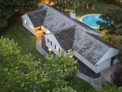 2 Lake Manor Ct, Baltimore, MD, 21210