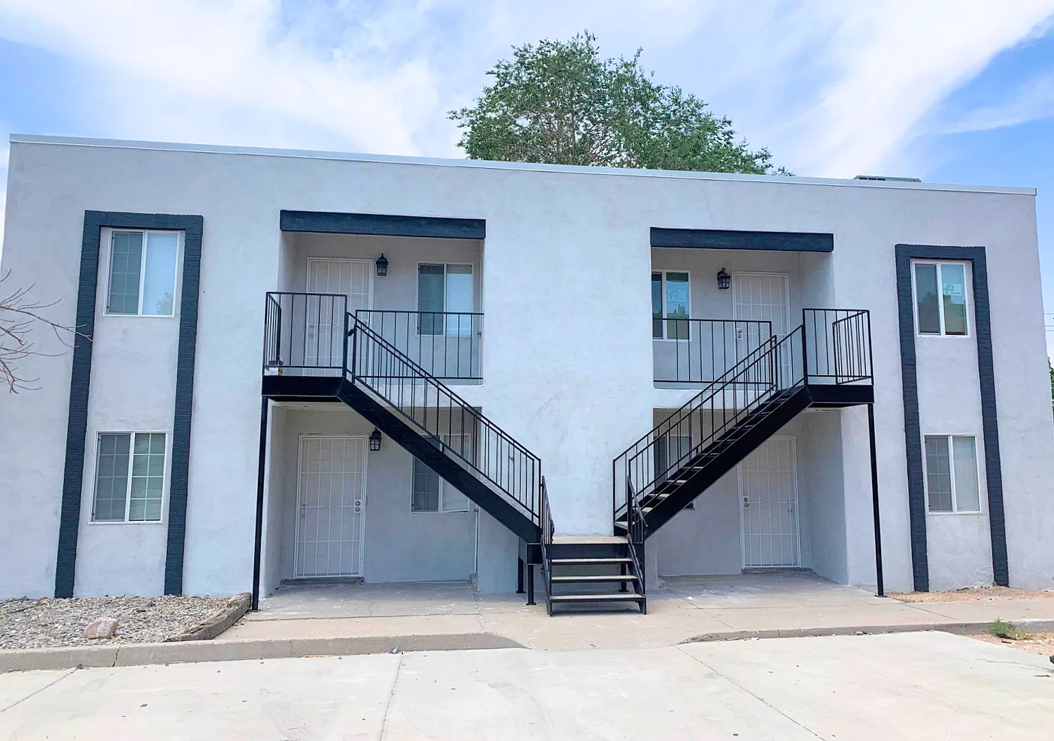 11100 Ventura Pl NE — Photo 1