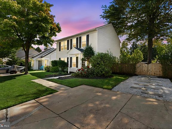 3rd image of 1253 Collier Ln