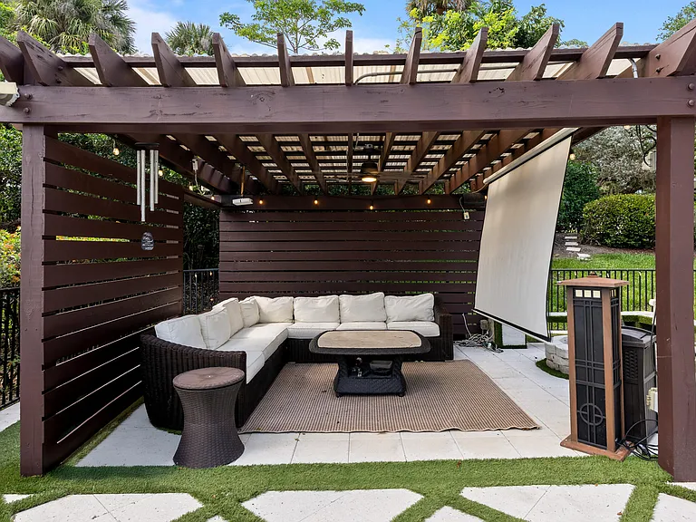 9521 Eden Mnr — Photo 30