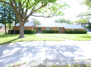 1502 Avenue J, Ralls, TX 79357