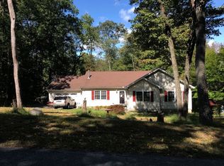 2195 Meadowlake Rd, Sciota, PA 18354