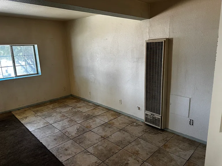 44110 Carolside Ave — Photo 17